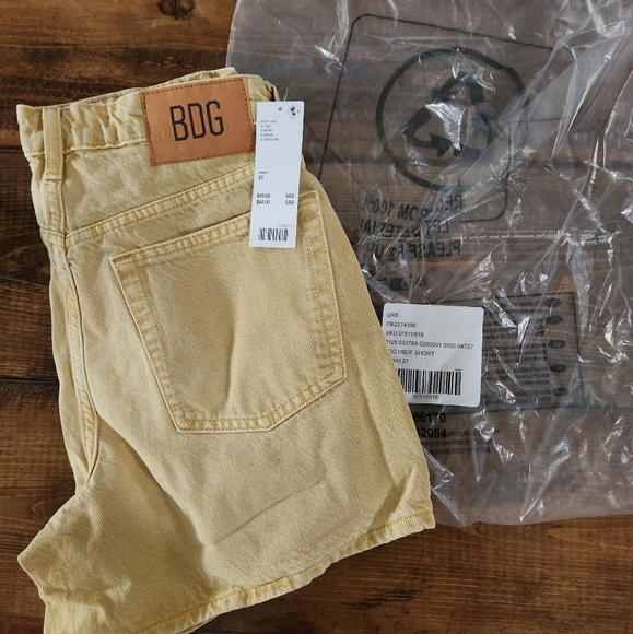 NWT Urban Outfitters BDG Indie Mid-Rise Denim Short In Khaki - Size 27 - Picture 5 of 9